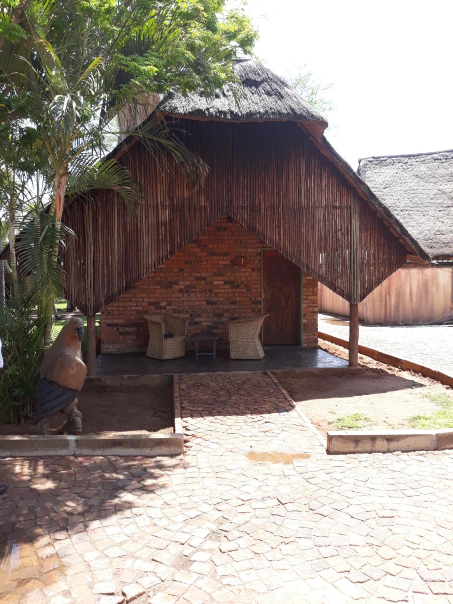 The Big Five Lodge Габороне Екстериор снимка